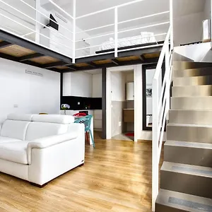  Appartement Joivy Charismatic 1-bed Flat With Parking Italie
